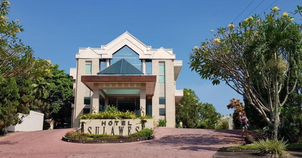 Hotel Sulawesi Jembel エクステリア 写真