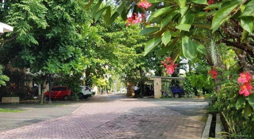 Hotel Sulawesi Jembel エクステリア 写真